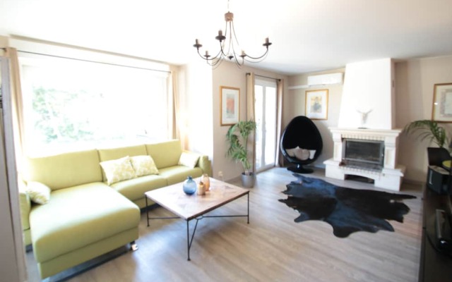 Croix des Gardes Villa Piscine Jacuzzi Nature Centre 10 Mins