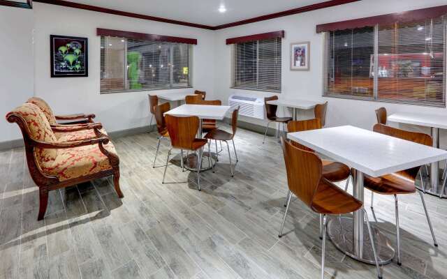 Super 8 by Wyndham Roswell