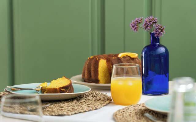 The Green House by Santiago de Alfama