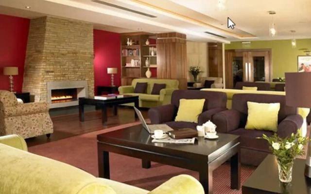 Horse and Jockey Hotel