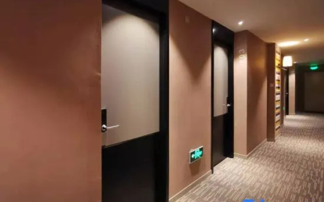 Yiju Collection Hotel (Mohe Beijixing Square)