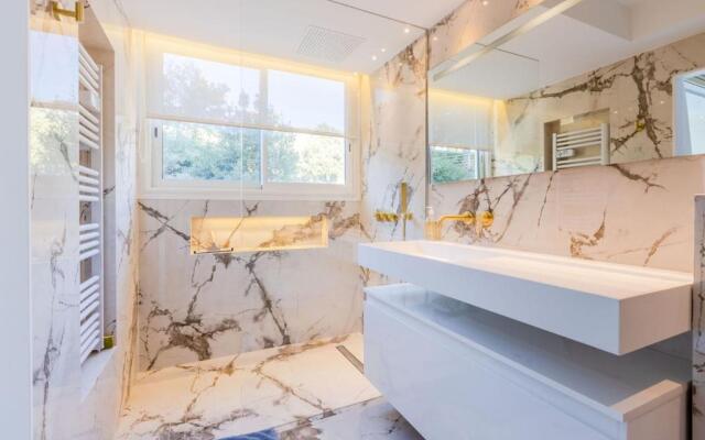 SERRENDY Splendid 3-bedroom apartment within an upscale