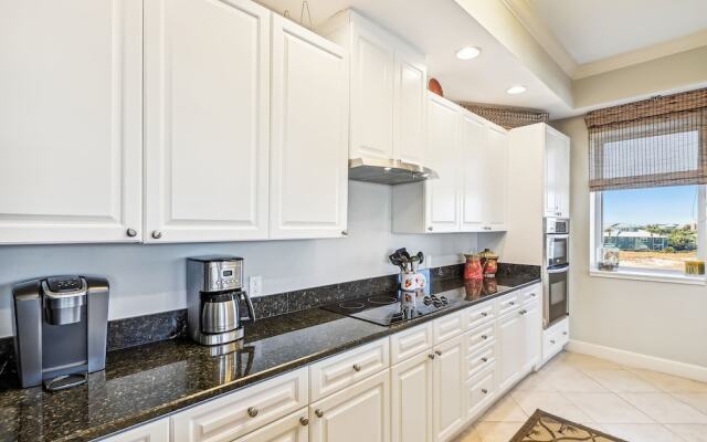 Harbor Landing 201a 3 Bedroom Condo by RedAwning