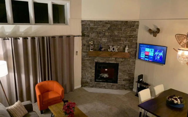 Stunning Condo - View on Lake Tremblant & Mountain