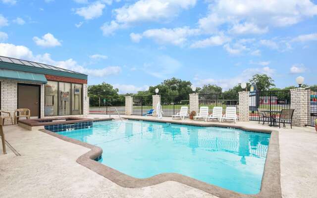 Days Inn by Wyndham New Braunfels