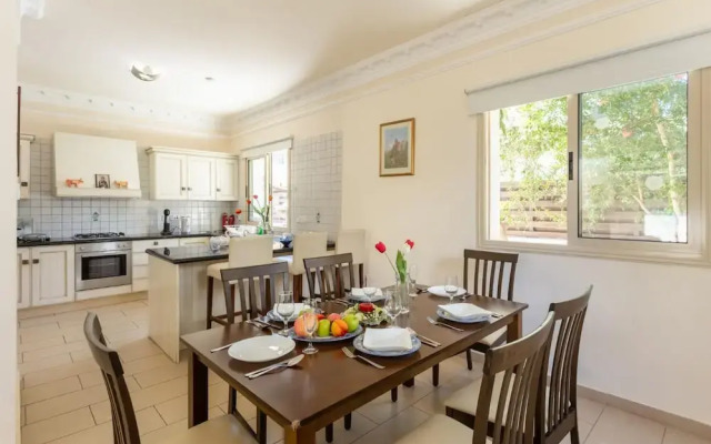 Villa Meli With 3 Bedrooms and 3 Bathrooms