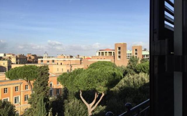 Donna Ilaria - Vatican area