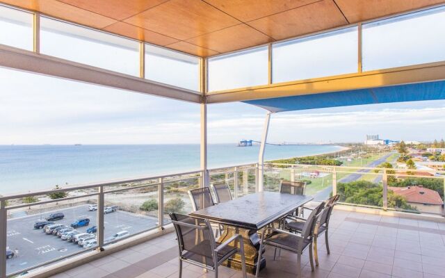 Spinnakers Apartments