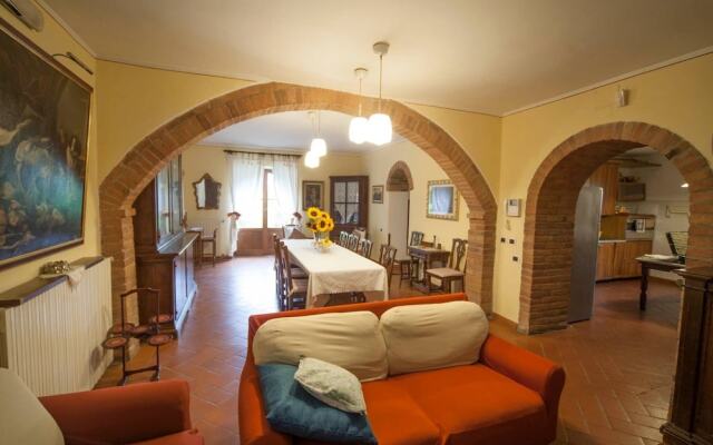 Panoramic Villa in Tuscany Rolling Hill, Well Connected, Everyday new Journey to