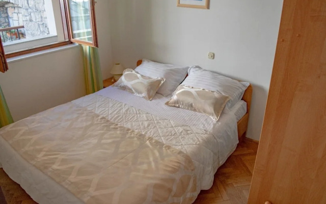 Daira - Great Location - A2