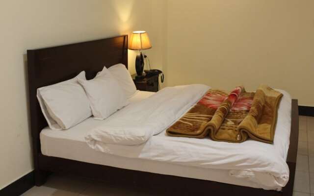 Pine Park Lake Luxury Resort Naran