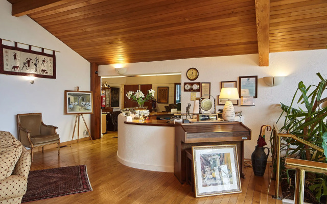 The Cedar Lodge Hotel and Restaurant