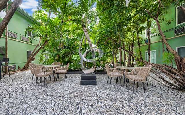 Garden Hotel Miami International Airport