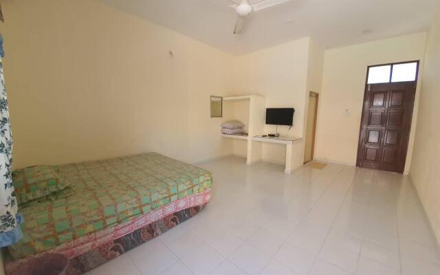 SPOT ON 90242 Sri Pantai Resort