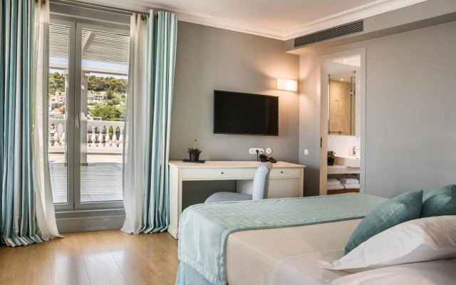 Aenos Hotel
