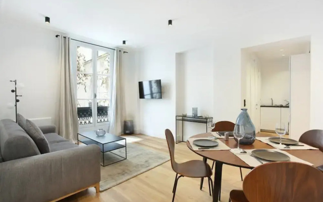 Superb Haussmanian Apartment Palais Royal