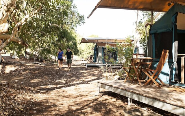 Wooramel Riverside Retreat - Campground