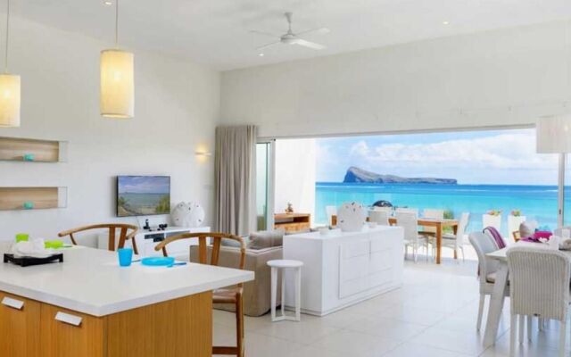 Myra Seafront Suites with Lov