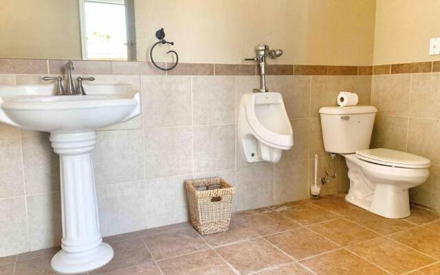 Ultimate Backyard-Pool/Spa. Slide. Lakeview. Ball