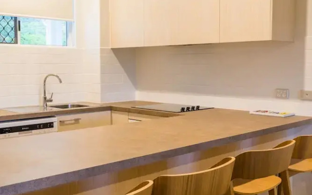 Coral Coast Apartments Palm Cove AVC
