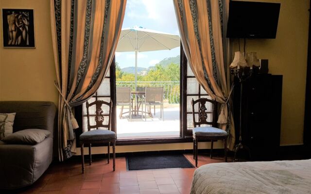 B&B With Charm - Quiet With Kitchen & sw Pool
