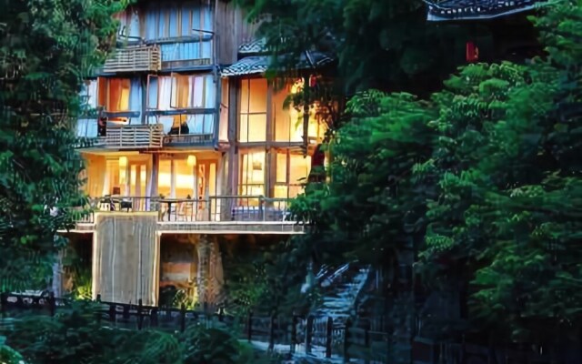 Liping Dong Art Theme Hotel