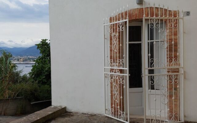 House With 2 Bedrooms in Milazzo, With Enclosed Garden and Wifi - 500 m From the Beach