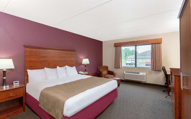 AmericInn by Wyndham New London