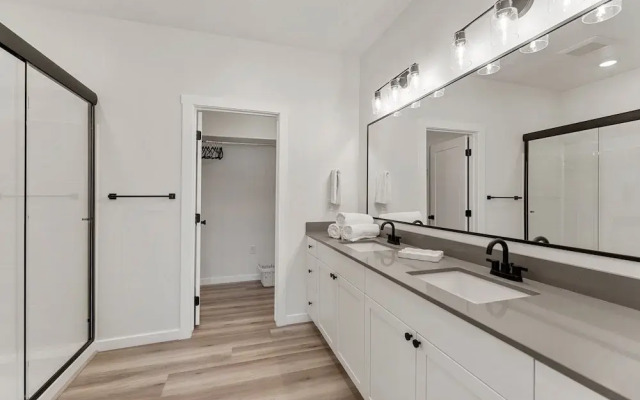 Sand Cove Retreat 5 Bedroom Townhouse