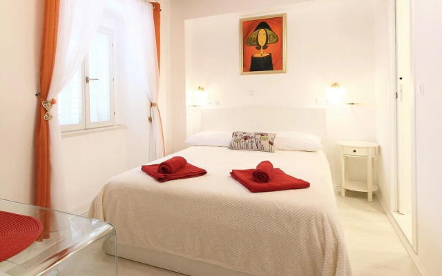 Melek Accommodations