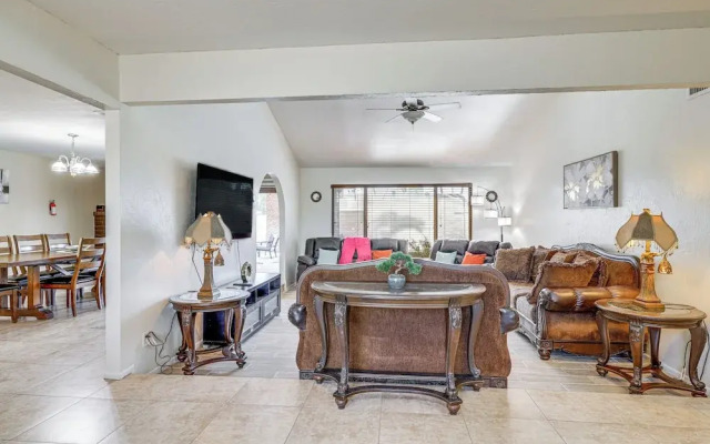 Outdoor Oasis: Family-Friendly Home In Scottsdale!