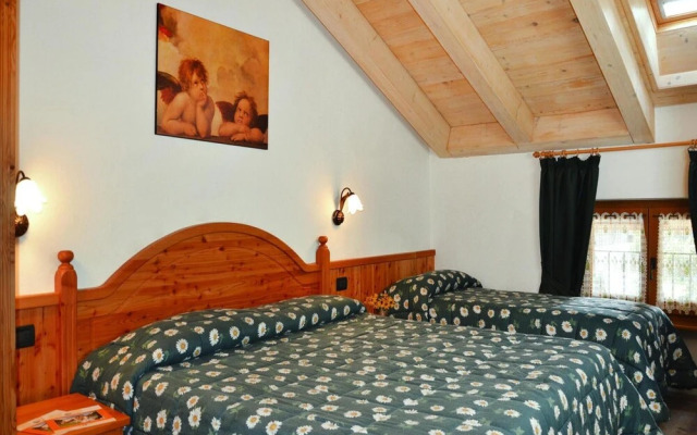 Apartment in Pellizzano Near Shopping