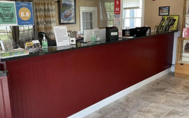 Colonial Motel
