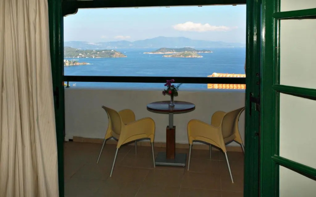 Skiathos Club Hotel Suites