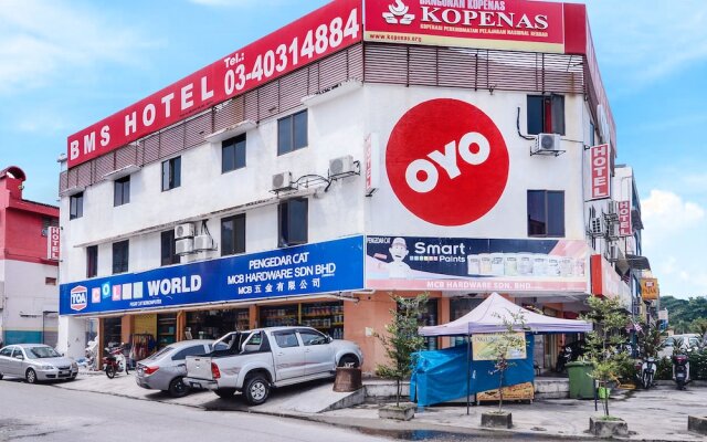 OYO 423 BMS Hotel