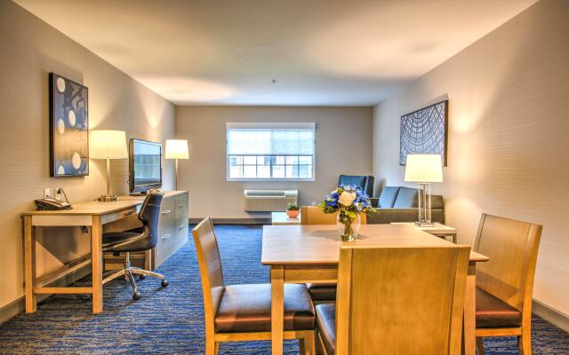 Best Western Plus Media Center Inn & Suites