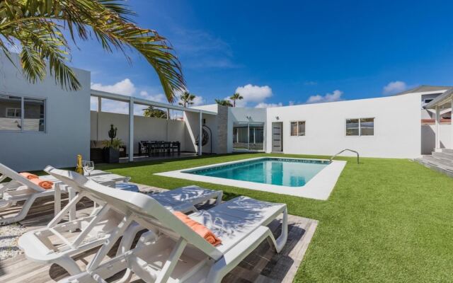 NEW Modern Stylish 6BR 6BA Villa Near Palmbeach