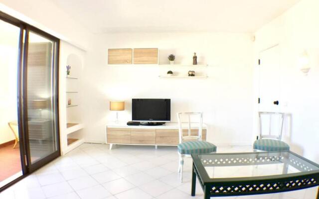 Bellavista Avenida Pool and city center