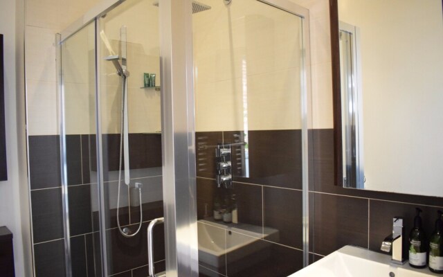 1 Bedroom Flat in Notting Hill With Mezzanine