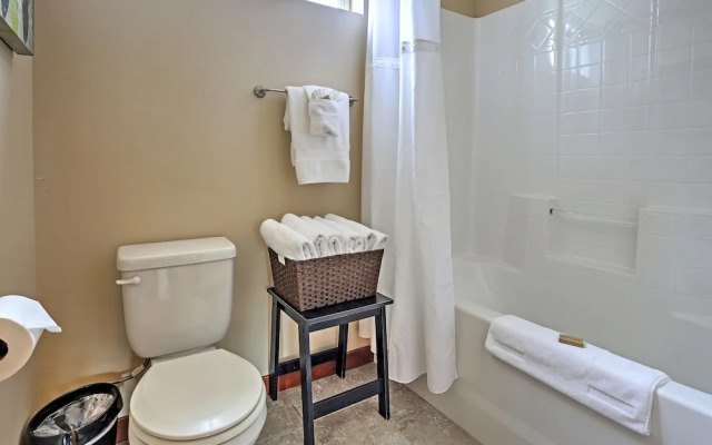 Lake Chelan 'manson Bay' Condo w/ Pool Access!