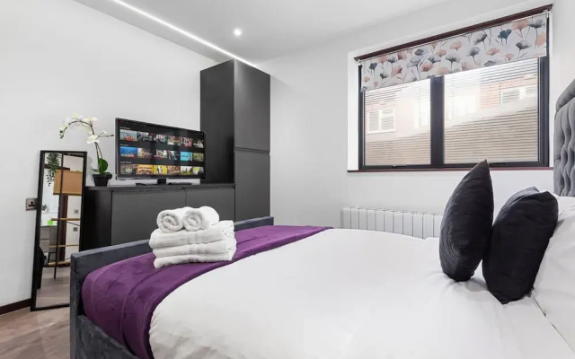 Bright Studio Retreat in Golders Green