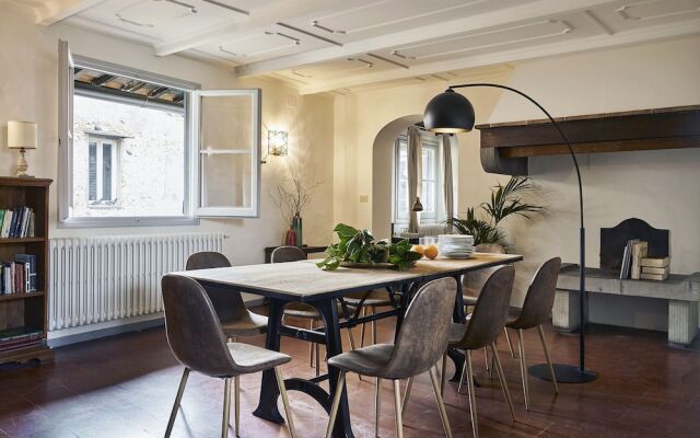 Amazing View to Pitti Palace 3BD Apt