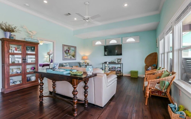 Miss Molly's by RedAwning