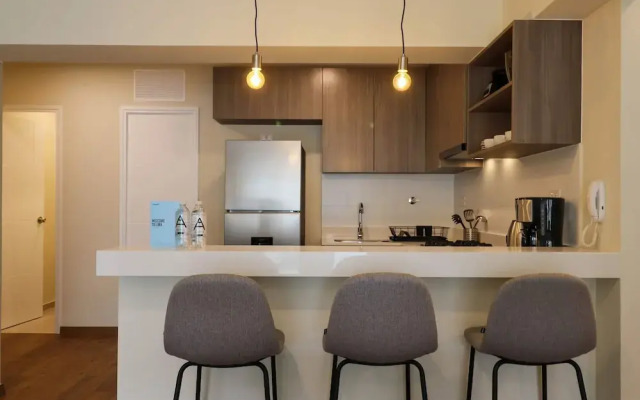 w Comfy 2BR w Modern Balcony Near Kennedy Park