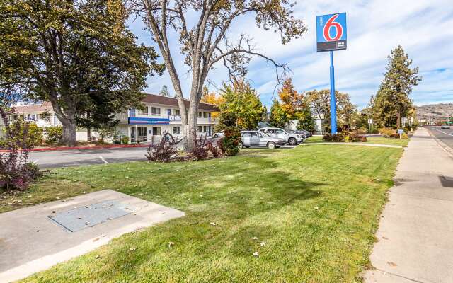 Motel 6 Yreka, CA