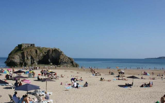 Modern Holiday Home in Tenby With Patio