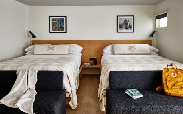 Tälta Lodge, A Bluebird by Lark