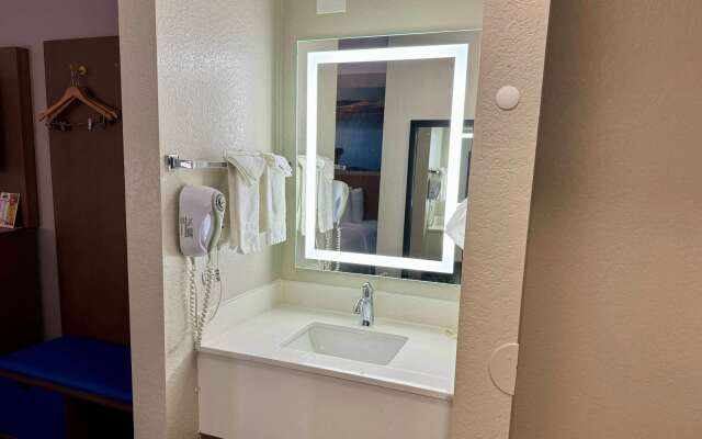 Days Inn by Wyndham Sarasota I-75