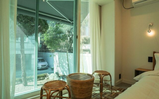 BUTLER:LEE RAILPARK-Caters to Women