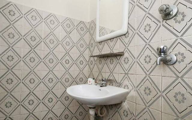 Uttam Guest House by OYO Rooms